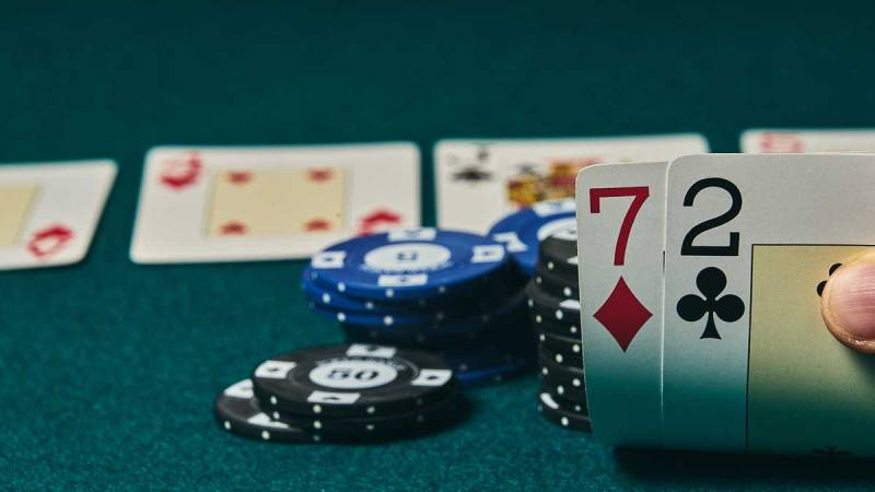 Cách Bluff Poker Chuyên Nghiệp - Nghệ Thuật Đọc Ván Bài 2 Bluff Poker là gì? Vì sao bluff là “vũ khí” của dân chuyên?