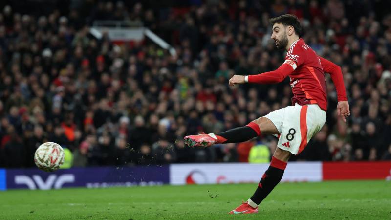 Đá Penalty Là Gì? Quy Định, Chiến Thuật Và Tâm Lý Khi Thực Hiện 2 Góc nhìn pháp lý: quy định trên sân cỏ