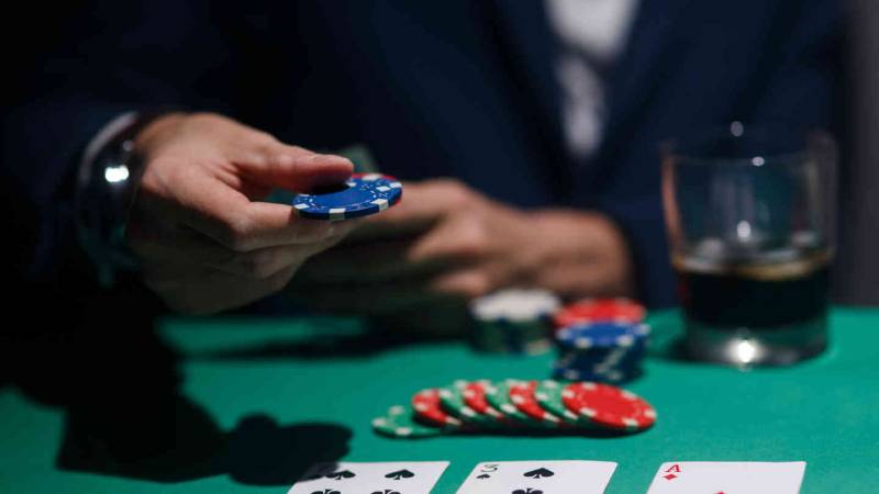 Chiến Lược Bet Sizing Poker Để Làm Chủ Kích Cỡ Cược 4 Mạnh tay khi có bài mạnh – đừng “rót giá”